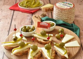 pintxos-gilda--olive-verte-guidilla-et-pays-basque-coupe-ok