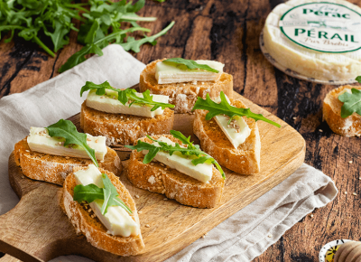 tartine-grillee-au-perail-lou-perac-miel-roquette-sesame