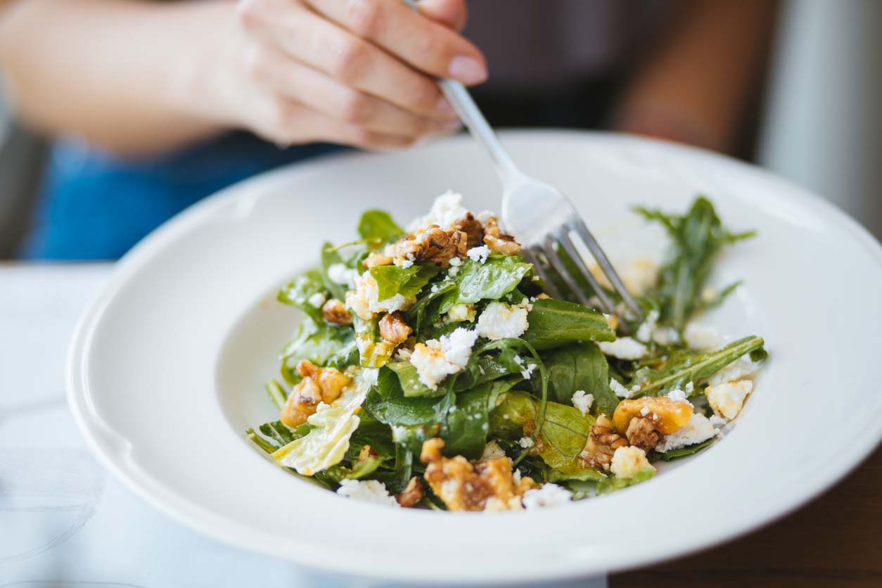 Salade-verte-fromage-équilibrée